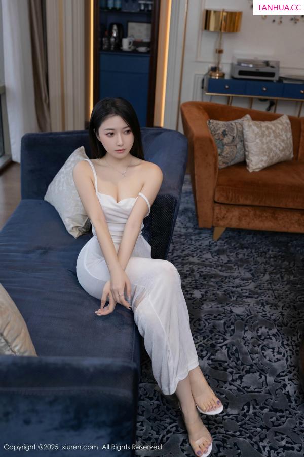 鱼子酱fish  [XiuRen]高清写真图 2025.01.17 No.9780 鱼子酱Fish 美腿性感第9张图片